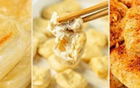一咬酥彈:包漿豆腐蘸辣椒面口感爆贊