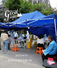 “我想表揚物業!”杭州一防范區內小區,他拖著行李箱住進辦公室
