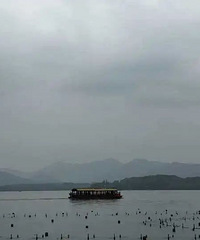 長假第一天的西湖介個套?人不多,剛剛好;吳山烤雞、新豐小吃都