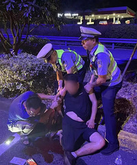 货车司机动脉大出血!交警冲他“怒吼”…