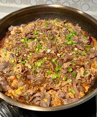 抱蛋肥牛飯