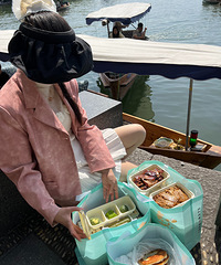 去游船上野餐咯