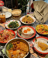排隊(duì)倆小時(shí)的泰餐