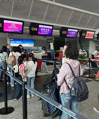 全杭州的孩子都出动了?这是昨天的东站、机场!有人凌晨4点
