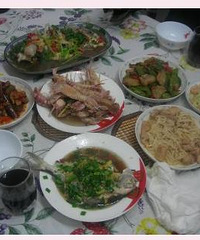 "偶一个不怎么煮饭的煮妇做的菜,以后我努力做菜上来秀"