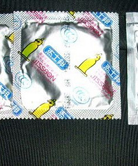"如果你在老公包里发现了避孕套,你怎么办?"