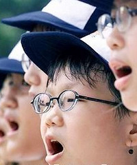 "父母近视是否会遗传"