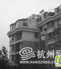 "楼顶的阳光房遮住了对面二楼的阳光"