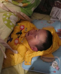 "4岁幼童呕吐无人管 冤死在幼儿园"
