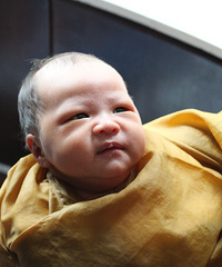 "小呜妞地球报道!详细顺产过程(导乐),哺乳全记录,妈咪闲置转