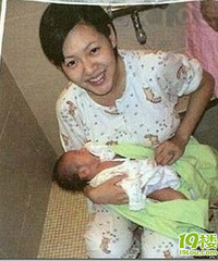 "揭十大当众哺乳喂奶的豪放女星(组图)"