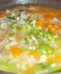 VIVI厨房-----肉骨松茸时蔬粥