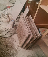 1008 泥工只剩卫生间地面和窗台板了