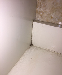 嘴甜一口叫我一个姐 没想到他却在我衣柜里干坏事