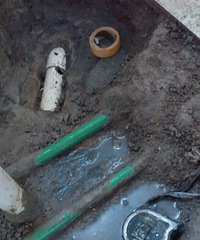 家里无故出现水渍 我狠下心重新把它"开膛破肚"