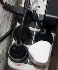 又现群租房插头短路火灾 插座不注意这些会要命