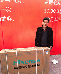 在这个地方 男人买起来比女人还疯狂