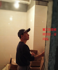 我家来了位神秘人物 家里里外外翻个遍
