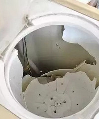 洗衣机突然爆炸!6岁孩子被炸伤 千万别这样洗衣服!
