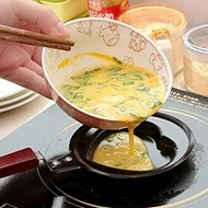 给孩子准备爱心鸡蛋饼