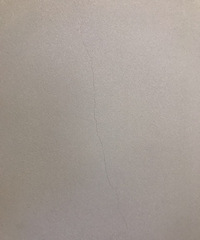 老房刷墙是否都一样?新房住了一年,墙壁到处是裂痕