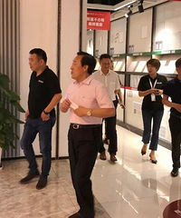 快讯:中国建筑装饰协会秘书长张仁先生莅临中博家居视察指导