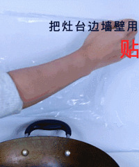我在浴室门口的地垫下放一块保鲜膜 ,奇迹发生了!