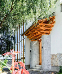 为给父母养老,4兄弟凑钱建700㎡美宅,一家11口一起住