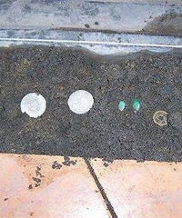 ����ż�ʯ�����зš�Ǯ����