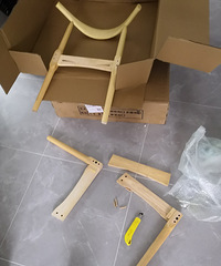 保洁结束,家具陆续进场