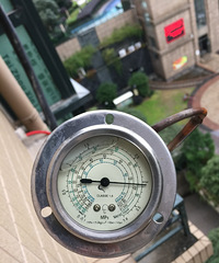 ����յ���ѹ��ѹ��ֵ���Ƕ��٣�3�ǲ����е�С