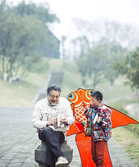 杭州60岁爷爷为老婆做一辈子私人定制小家当!
