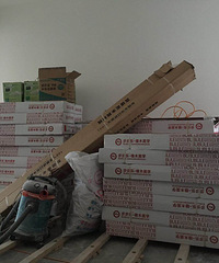铺实木地板:板材之间要留缝隙 安装细节推荐