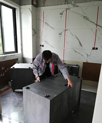 ����װ���³���һ���ִ����ɫ�ع�