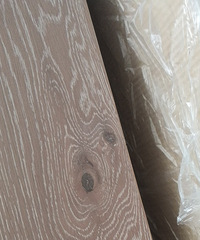 ��ľ�����Ժ�ɫ�ڰ̣������ô����