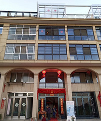 �Խ�����������Ŵ�Ļǽ��ѡ��װ�˷�ͭ��ͭ�ŵ��п�˵����