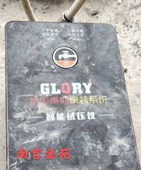 ��ˮ���գ������̱��ڲ���ǽ���ˢ��ˢ��һ��