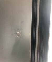 高高兴兴地去新房验收,一看阳台移门我心脏骤停