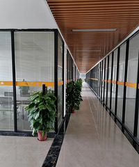 ���Ҹо��������İ칫��װ�ޣ�ͦ͸�⣬���Ǿ����أ�