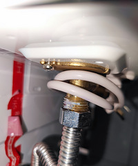 全新燃气热水器有水垢,这是正常的?
