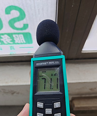 ��������������л�������ʱ�ֱ��Ǿ�������70dB