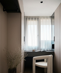 �ռ����ȴ��ʧ���£�ǳ��ɫ��������ɫ�����γɶԱȡ�