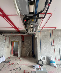 ��������λ���ڵ��ӱ������棬��Ŀ������������λ