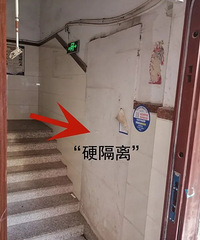 ��Ȱ����������һ��ǽ������һ¥�ˣ�