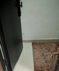 �ھӼҵص�ŵ��Ҽ��ſڣ���һ���ô������