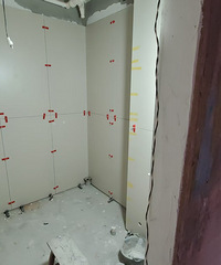 ��������ԡ����ʪ���룬�ɵ�λ��Ӧ�������滹���ǹ�ש��