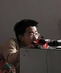 "我就不信,宅在家里吹空调多好。。。。结果悲剧了"
