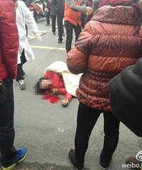 ���������ų�����һ���������أ���ײ�����ϣ���ͷ��ײ����