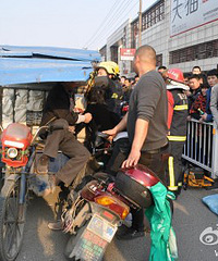 ����һĻ��4���ָֽ�����С�������·���ͼ��