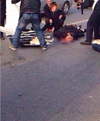 ͩ����һ����ҳ��� ���̸���Ů����ײ���ˣ�